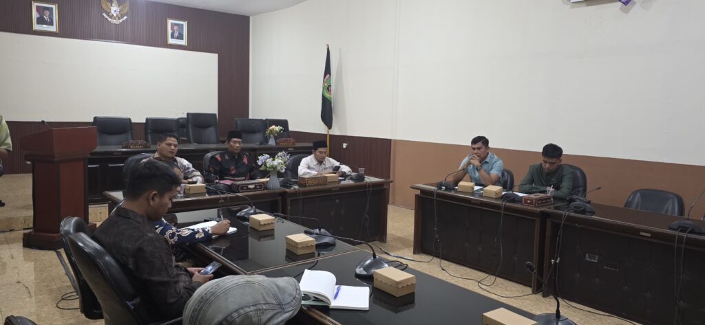 20260812_112221-1024x473 Akses Solar Makin Sulit, Gabungan Kelompok Nelayan Lombok Utara Mengadu ke DPRD