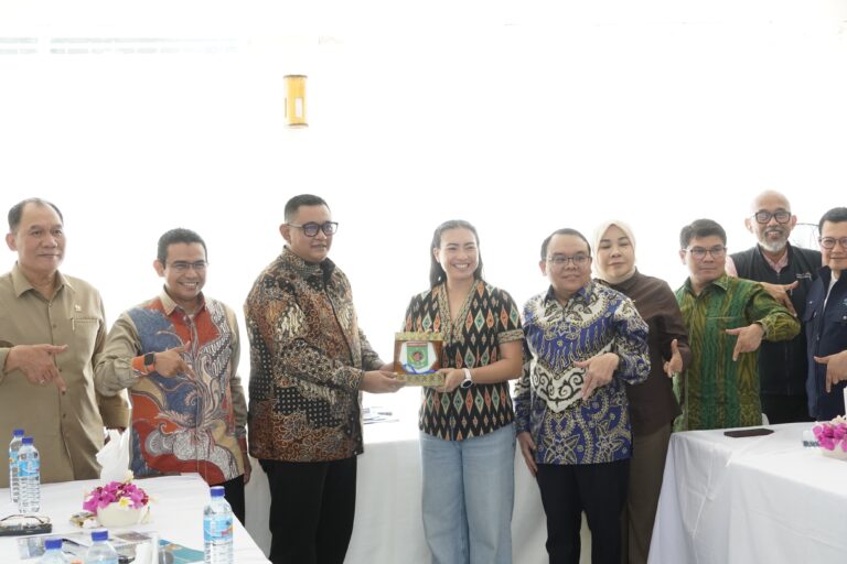Reses Komisi VII DPR RI di Gili Meno: Pemkab Lombok Utara Desak Solusi Air Bersih dan Sampah Tiga Gili