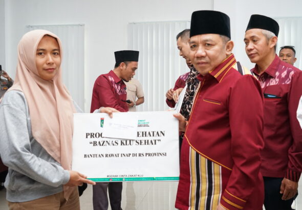 Bupati Najmul Serahkan ZIS Baznas KLU kepada 122 Mustahik