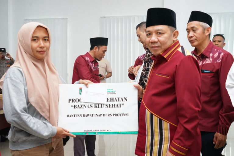 Bupati Najmul Serahkan ZIS Baznas KLU kepada 122 Mustahik