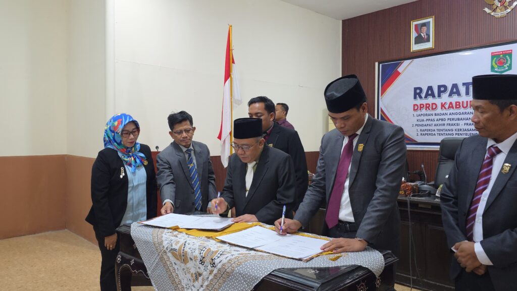 20260908_1135082-1-1024x577 Seluruh Fraksi DPRD Lombok Utara Disetujui Ranperda Perubahan APBD 2026, Bupati Najmul dan Wabup Kusmalahadi Tegaskan Anggaran Responsif dan Pro-Rakyat